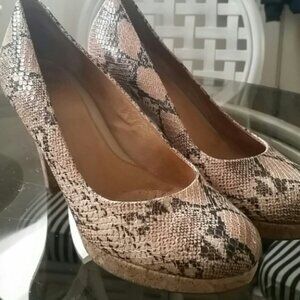Animal print heels super comfy!